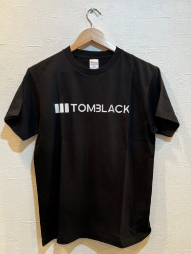 TOMBLACKオリジナルTシャツの前面の画像